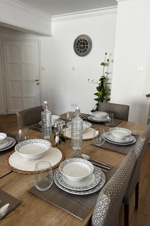 Stylish 3 Bedroom Apartment In 키레니아 외부 사진