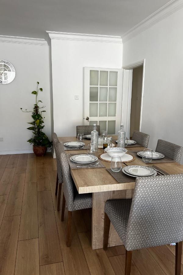 Stylish 3 Bedroom Apartment In 키레니아 외부 사진