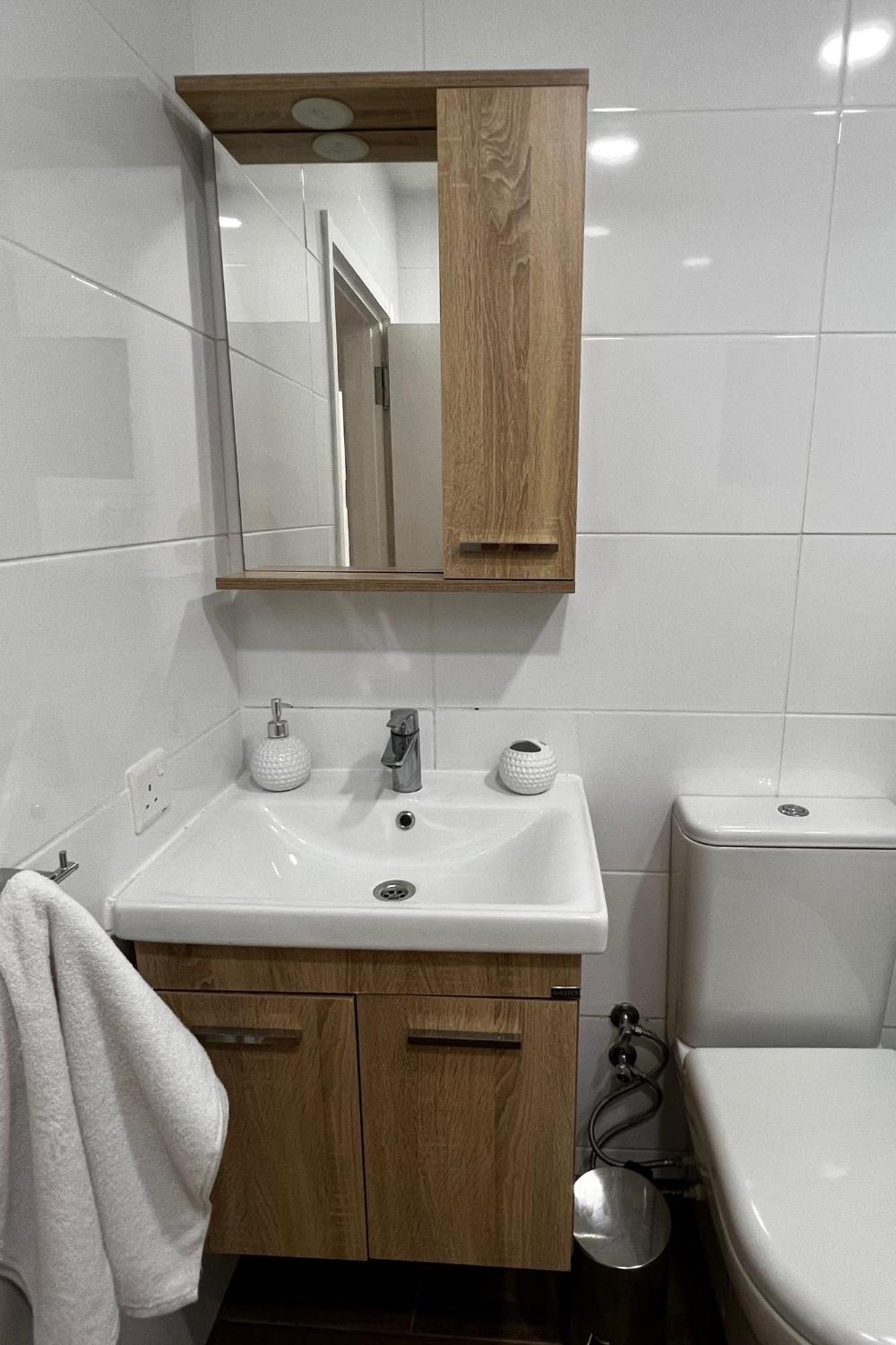 Stylish 3 Bedroom Apartment In 키레니아 외부 사진