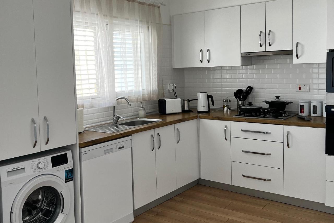 Stylish 3 Bedroom Apartment In 키레니아 외부 사진