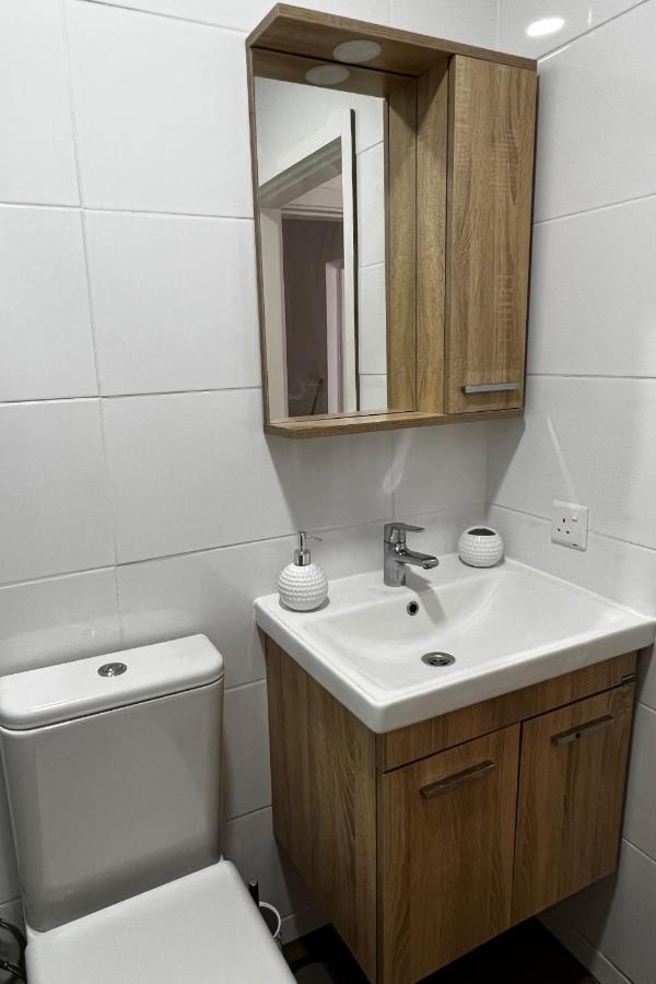 Stylish 3 Bedroom Apartment In 키레니아 외부 사진