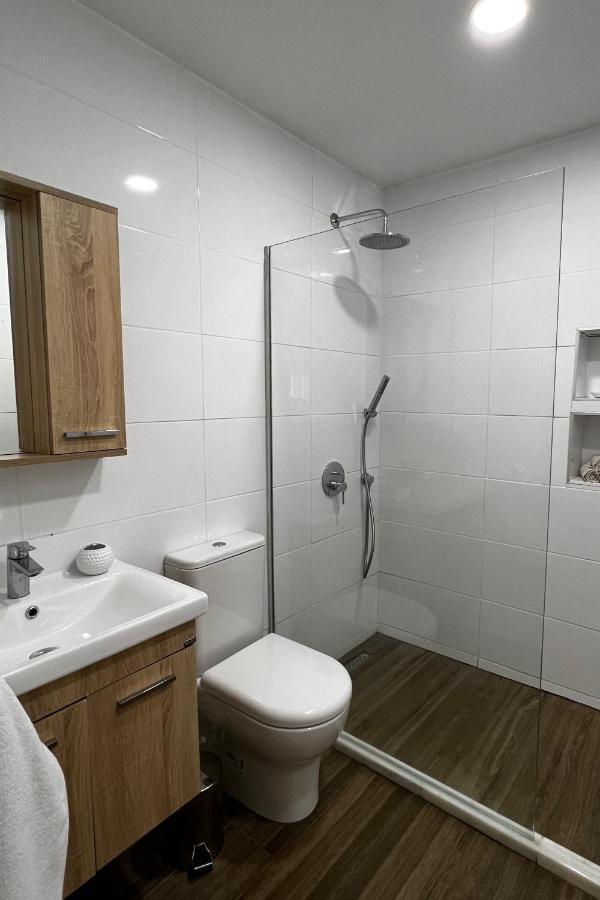 Stylish 3 Bedroom Apartment In 키레니아 외부 사진