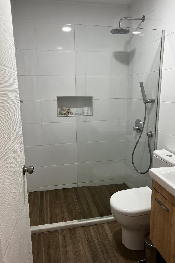Stylish 3 Bedroom Apartment In 키레니아 외부 사진