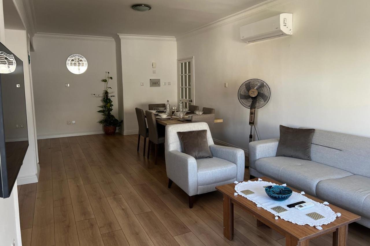 Stylish 3 Bedroom Apartment In 키레니아 외부 사진